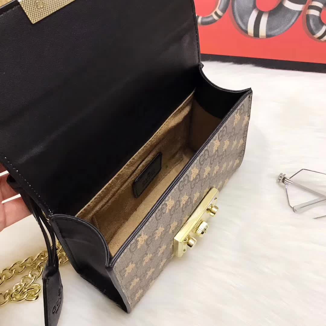 G*u*i padlock small gg bees shoulder bag in gg supreme canvas