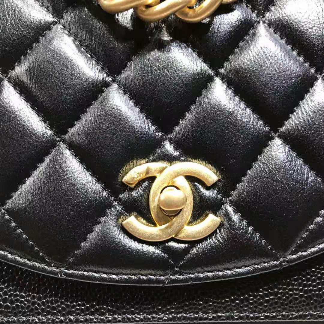 Chanel Women Flap Bag in Smooth Calfskin Leather-Black