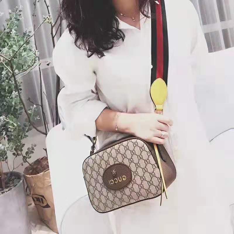 G*u*i gg women gg supreme messenger bag in gg supreme canvas-brown