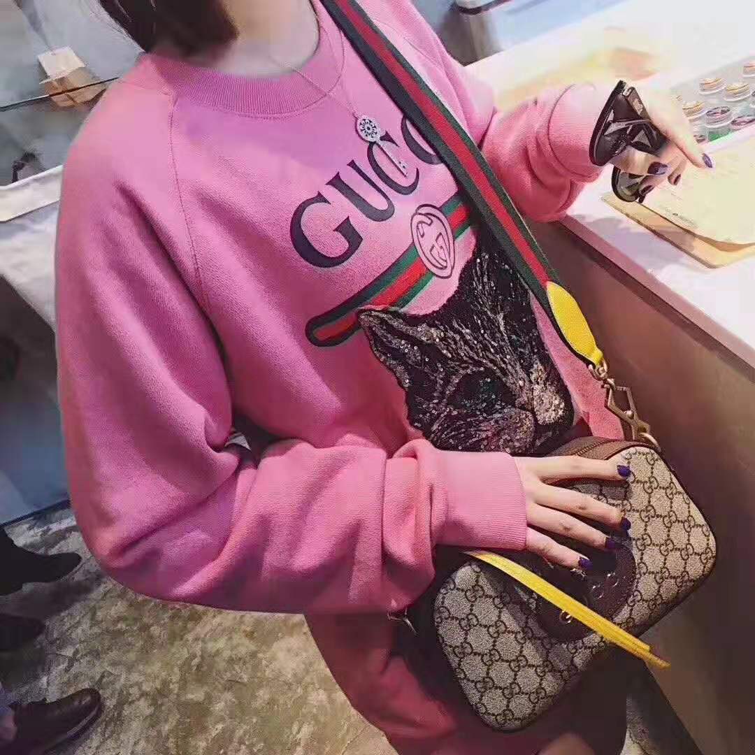 G*u*i gg women gg supreme messenger bag in gg supreme canvas-brown