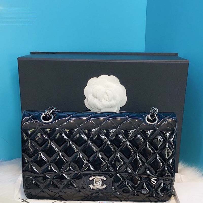 chanel women cf flap bag in Di*m*nd pattern patent calfskin leather-black