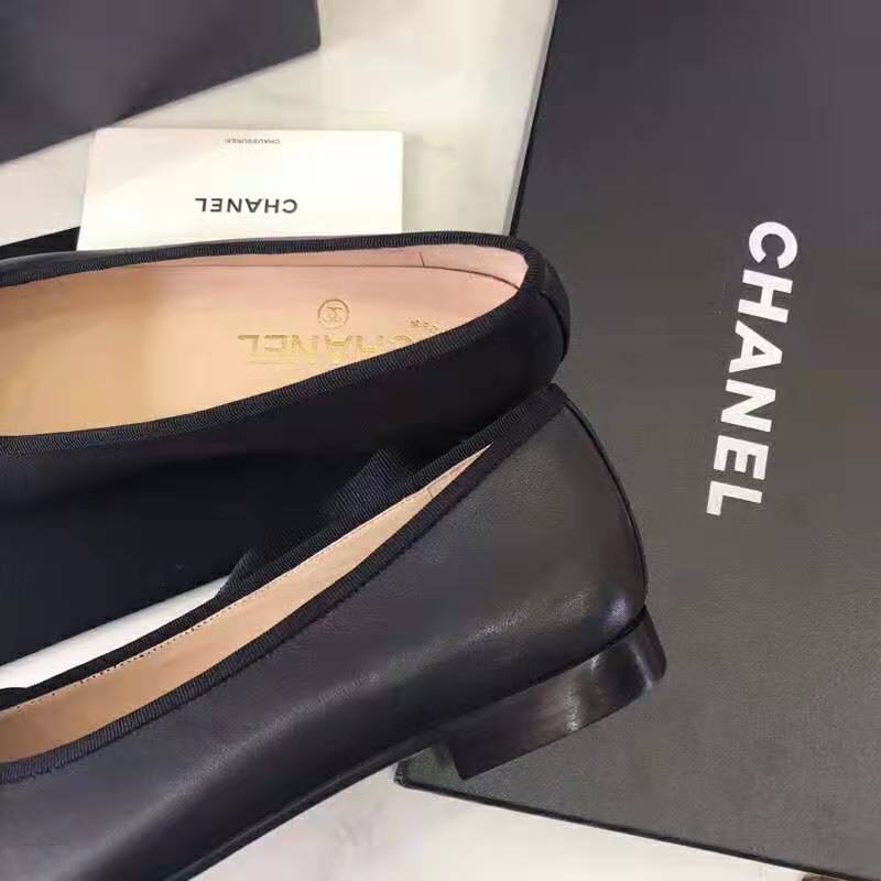 Chanel Women Ballerinas in Lambskin & Patent Calfskin-Black
