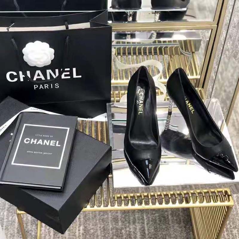 Chanel Women Pumps Lambskin & Patent Calfskin 10 cm Heel-Black