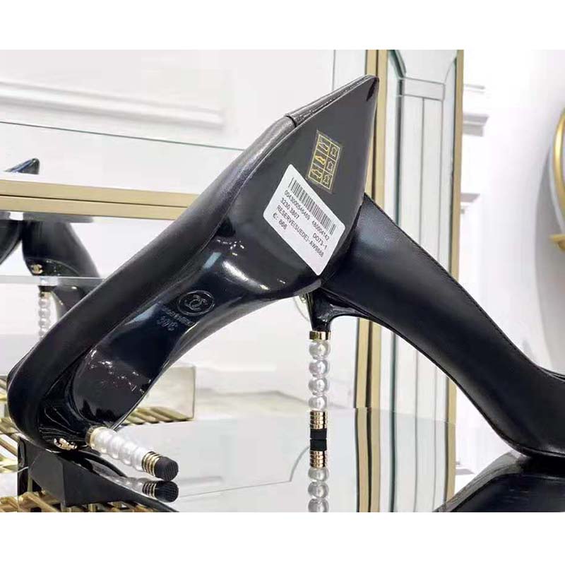 Chanel Women Pumps Lambskin & Patent Calfskin 10 cm Heel-Black