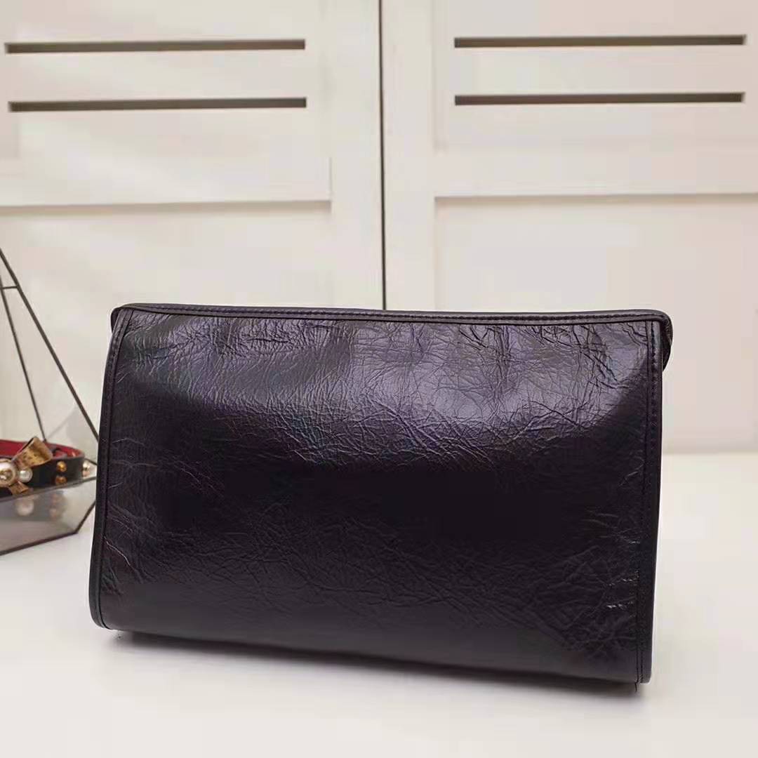 G*u*i gg men pouch with interlocking g in black soft leather