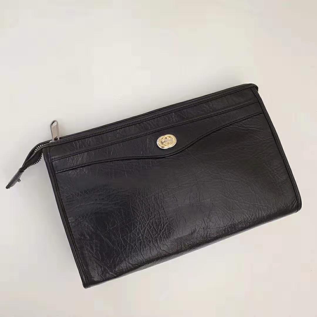 G*u*i gg men pouch with interlocking g in black soft leather
