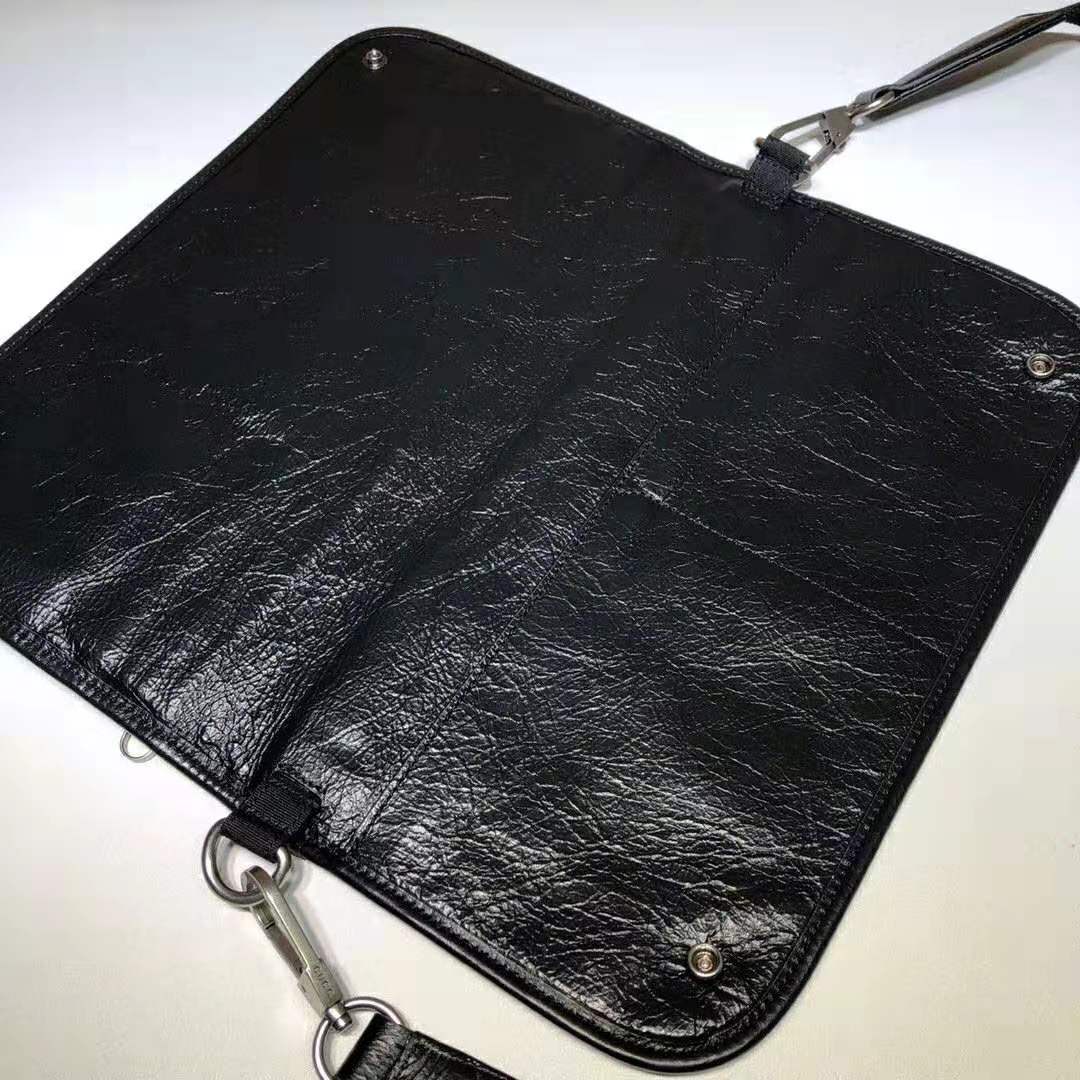 G*u*i gg men medium soft leather messenger bag in soft black leather