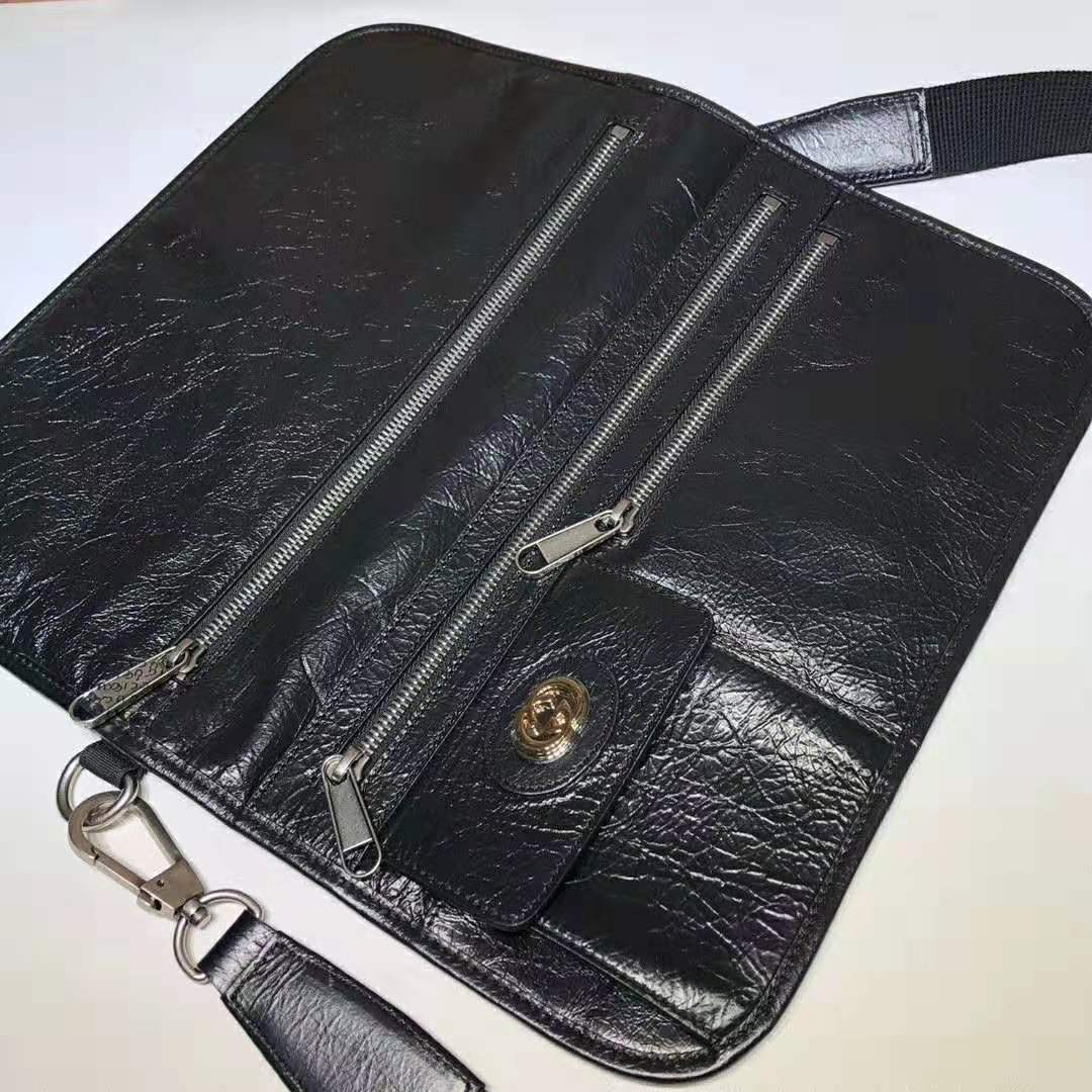 G*u*i gg men medium soft leather messenger bag in soft black leather