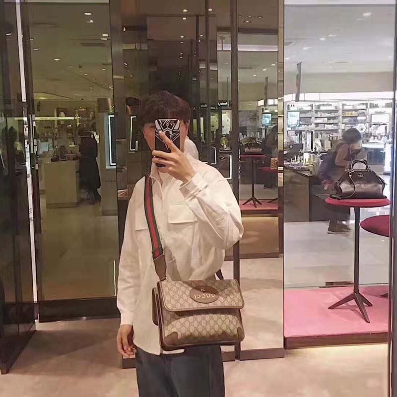 G*u*i gg unisex neo vintage messenger bag in beige/ebony gg supreme canvas