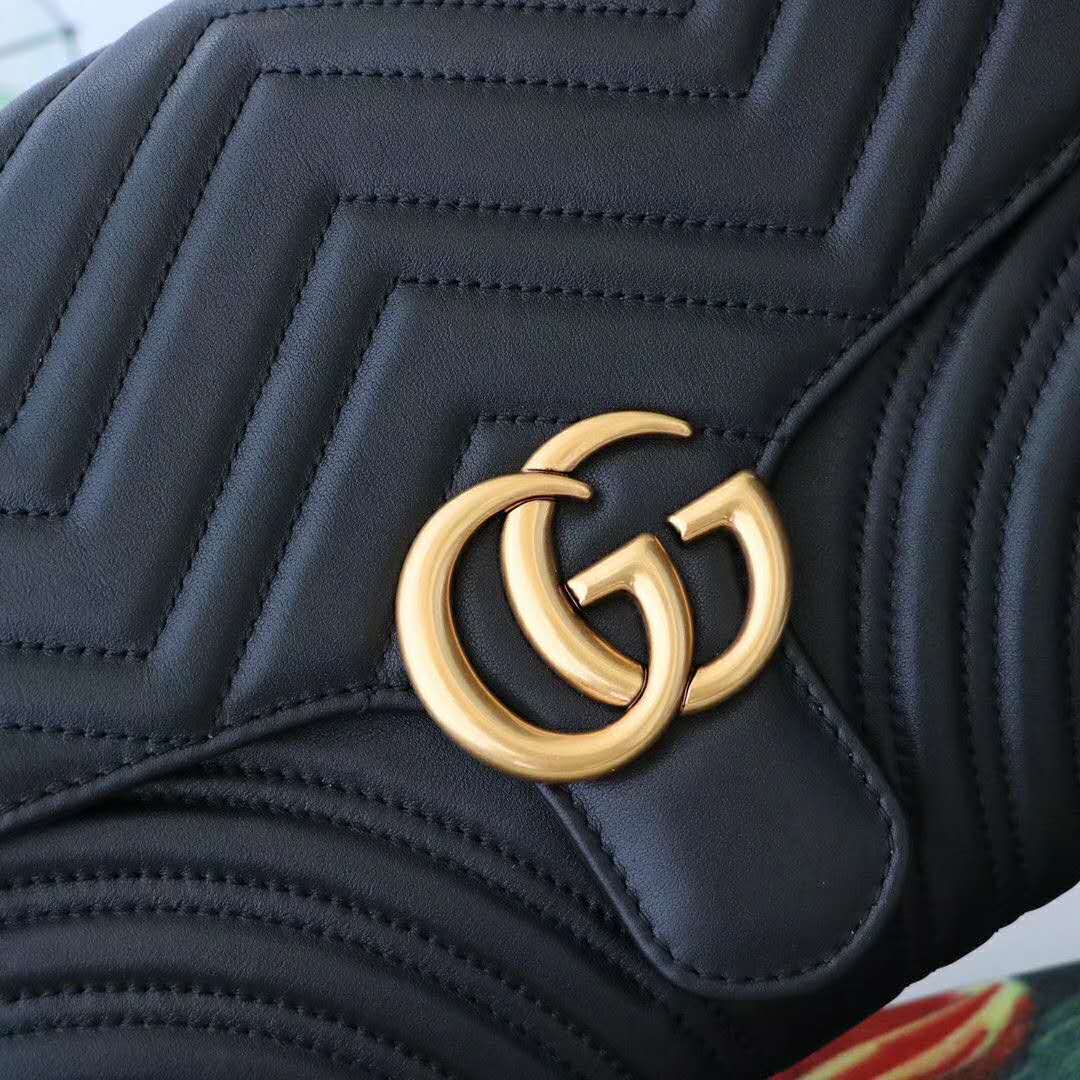 G*u*i gg women gg marmont clutch in black matelassé chevron leather with a heart