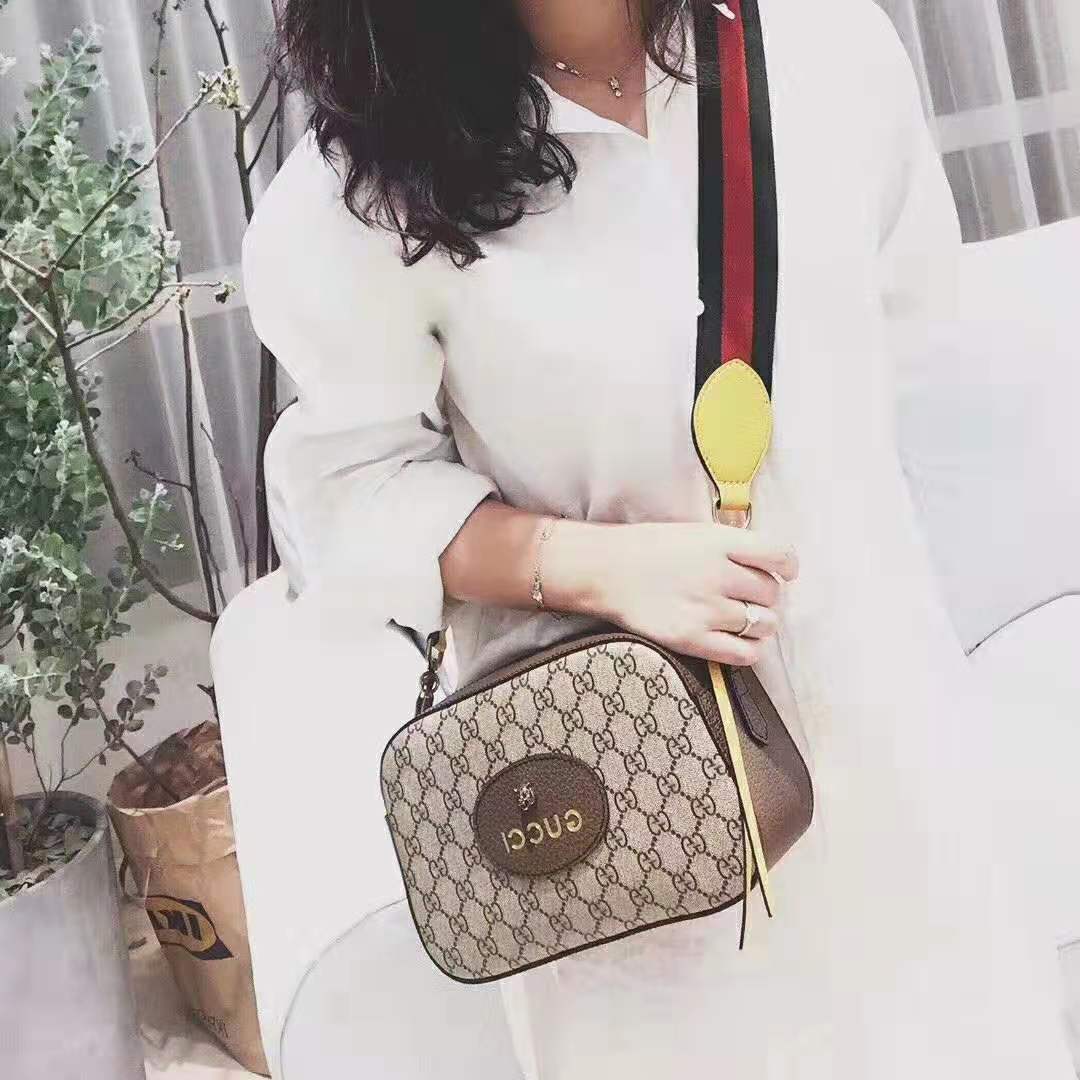 G*u*i gg women gg supreme messenger bag in beige/ebony gg supreme canvas