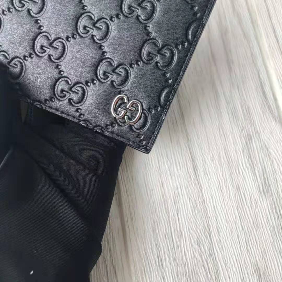 G*u*i gg men G*u*i signature wallet in black G*u*i signature leather with details
