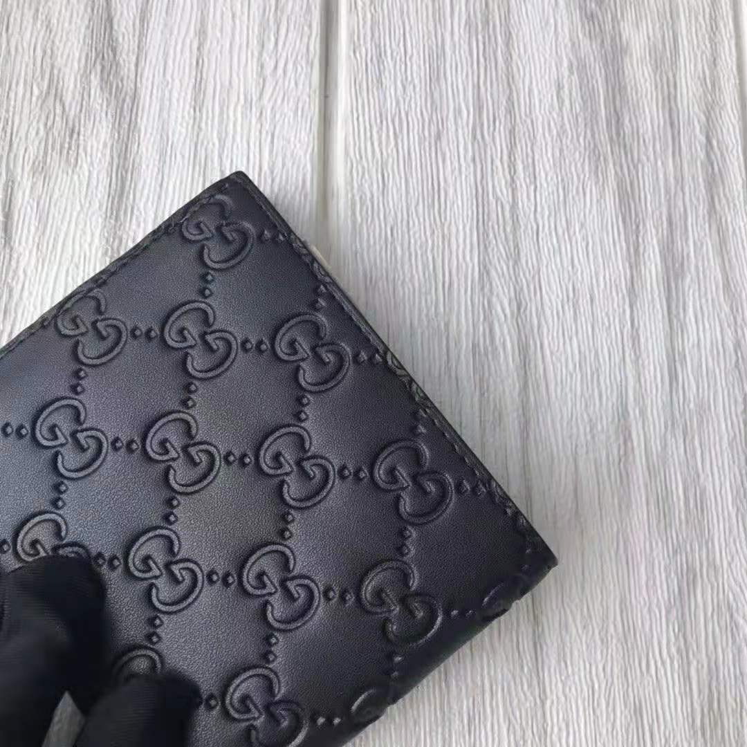 G*u*i gg men G*u*i signature wallet in black G*u*i signature leather with details