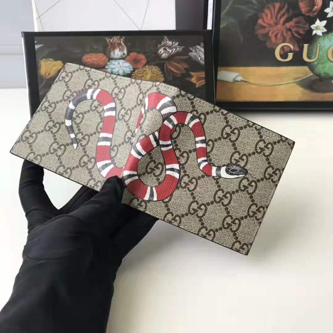 G*u*i gg men kingsnake print gg supreme wallet in beige/ebony gg supreme canvas