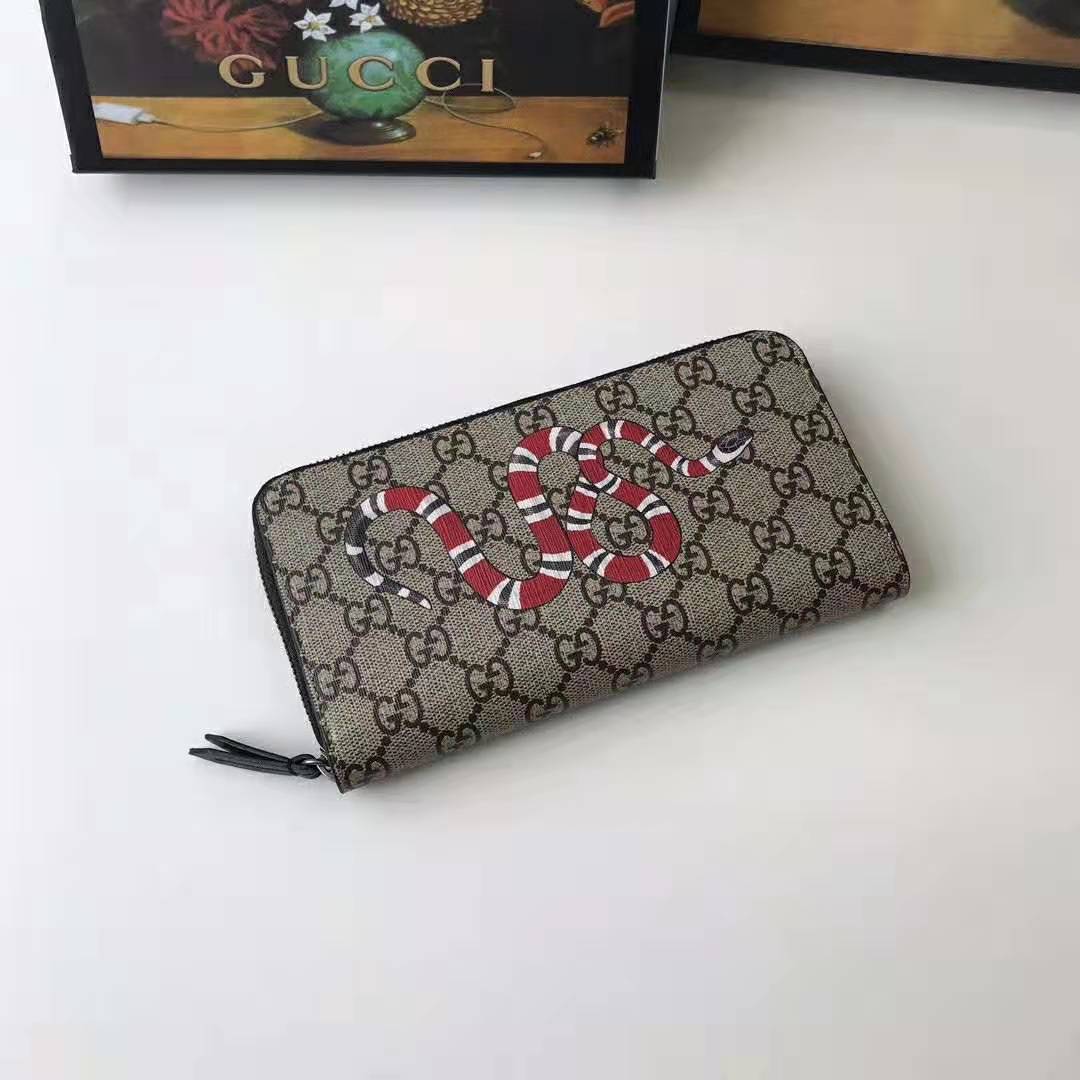 G*u*i gg men kingsnake print gg supreme zip around wallet in beige/ebony gg supreme