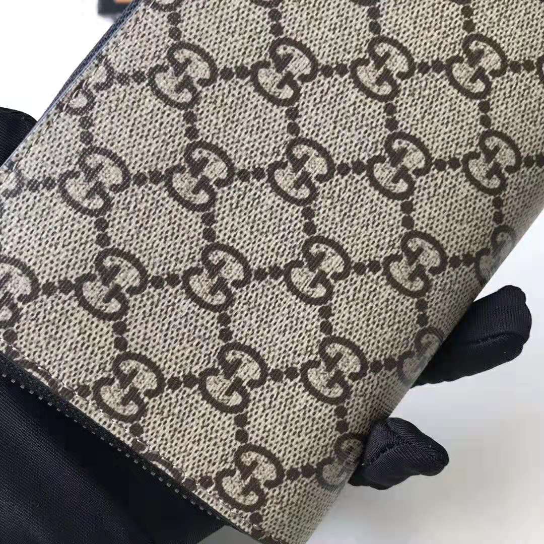 G*u*i gg men kingsnake print gg supreme zip around wallet in beige/ebony gg supreme