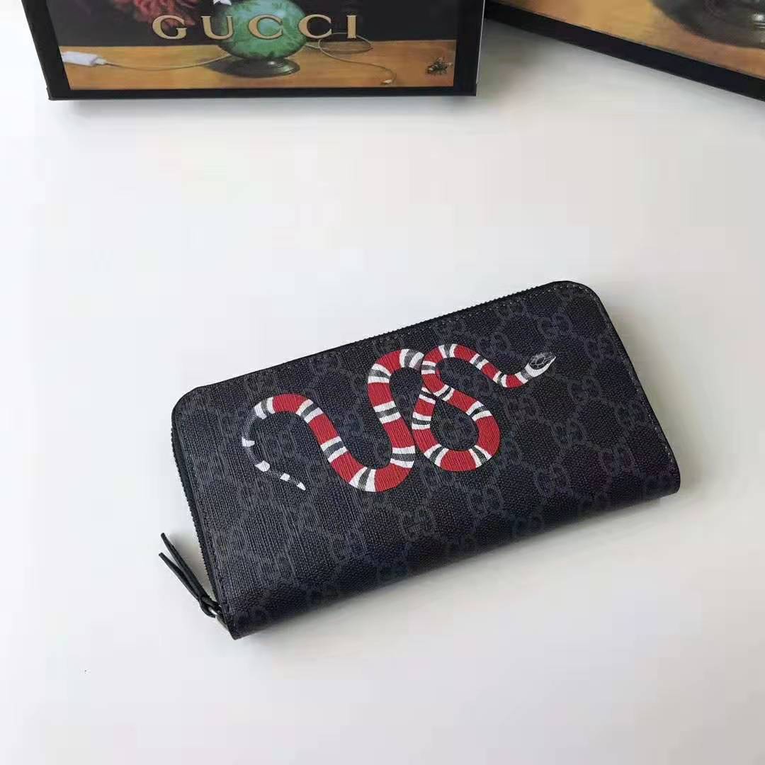 G*u*i gg men kingsnake print gg supreme zip around wallet in black/grey gg supreme canvas