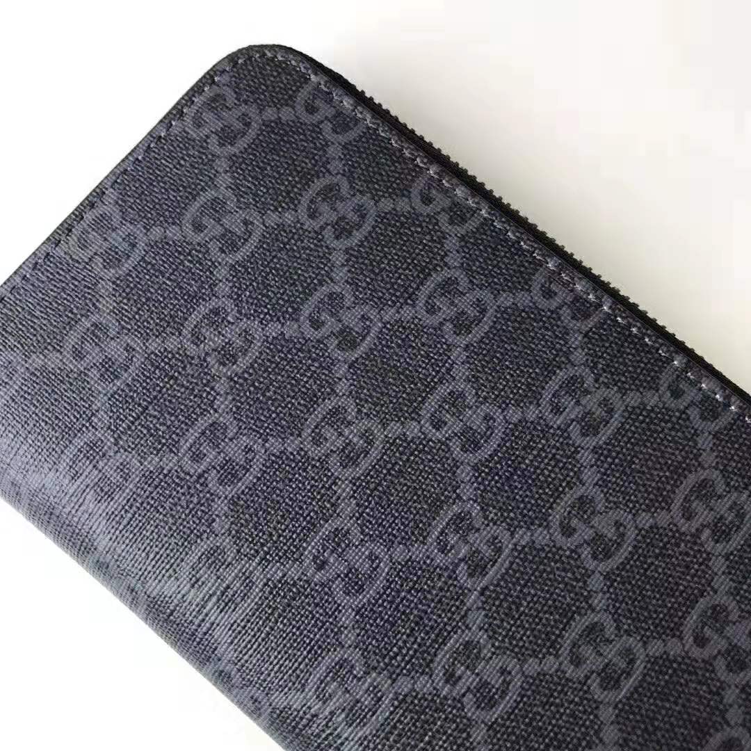 G*u*i gg men kingsnake print gg supreme zip around wallet in black/grey gg supreme canvas