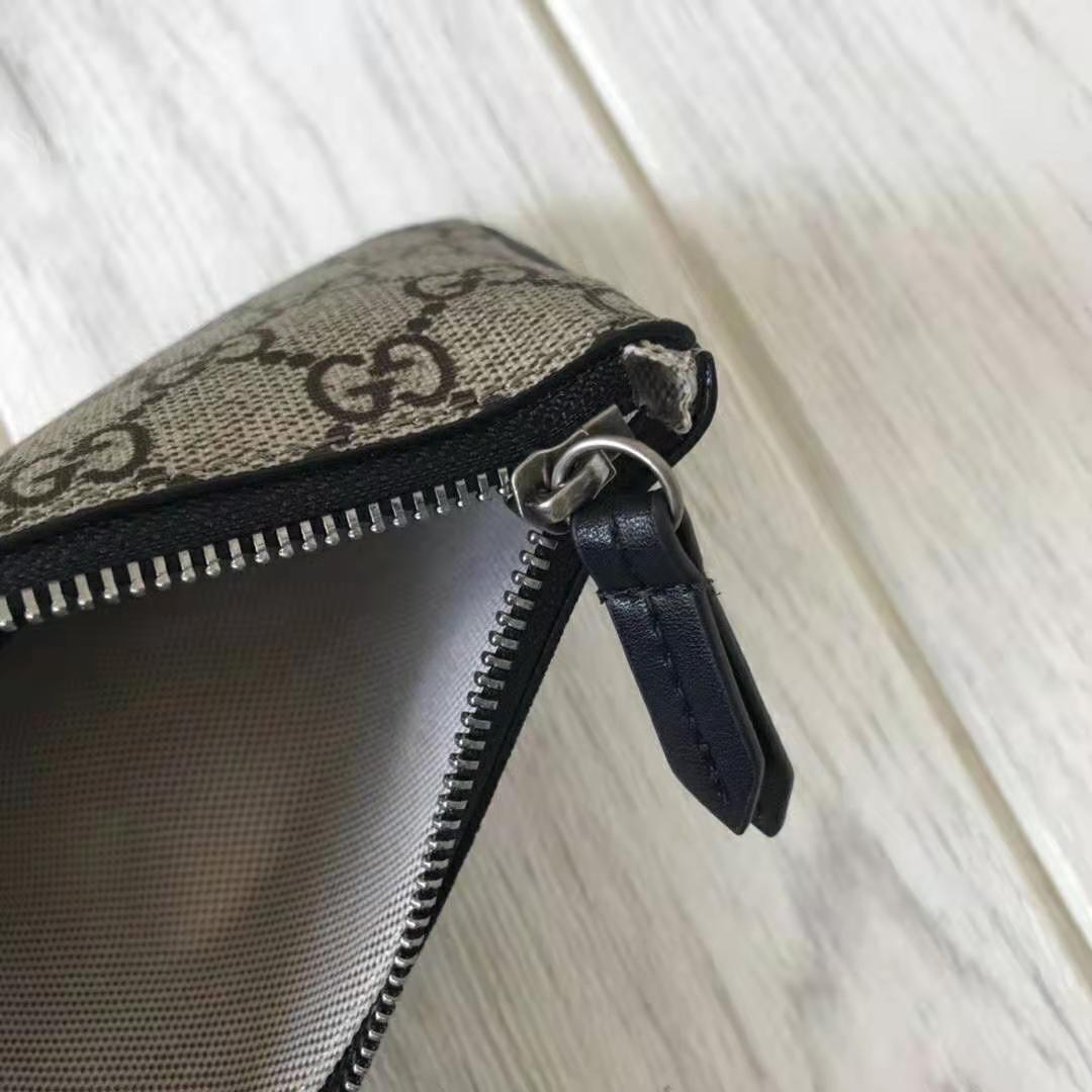G*u*i gg men kingsnake print gg supreme iphone pouch in beige/ebony gg supreme canvas