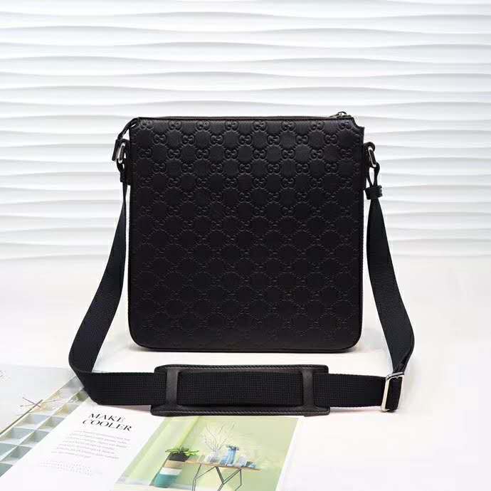 G*u*i gg unisex G*u*i signature messenger black G*u*i signature leather