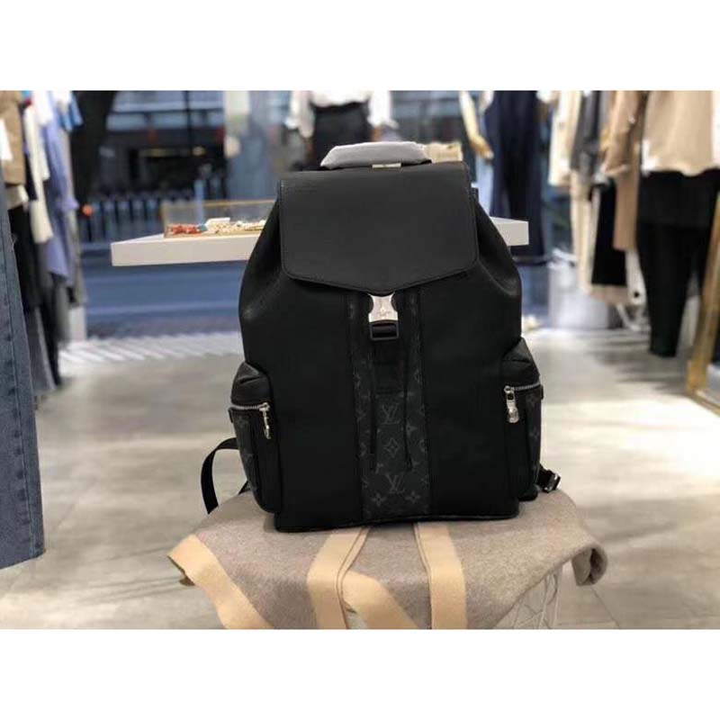 Louis Vuitton LV Unisex Outdoor Backpack Taiga Cowhide Leather-Black