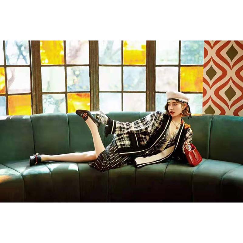 G*u*i women tweed jacket ivory and black check tweed black ribbon wool