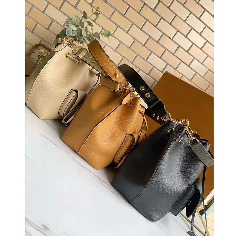 Louis Vuitton Unisex Lockme Bucket Bag Black Grained Calf Leather