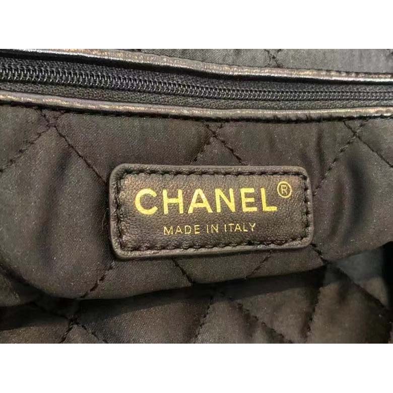 Chanel Women 22 Large Handbag Shiny Calfskin Gold-Tone Metal Black