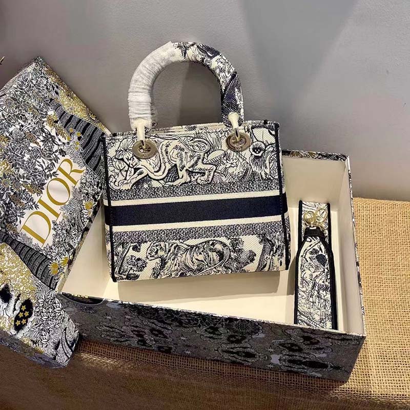 Dior Women CD Medium Lady D-Lite Bag Blue Toile De Jouy Embroidery