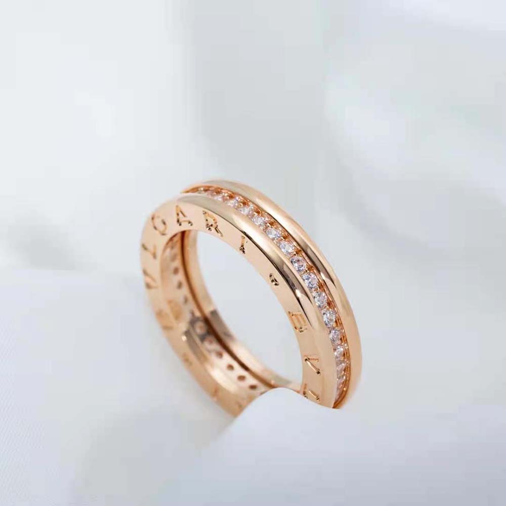 bvlgari women b.zero1 one-band ring in 18 kt rose gold set with pave Di*m*nds on the spiral