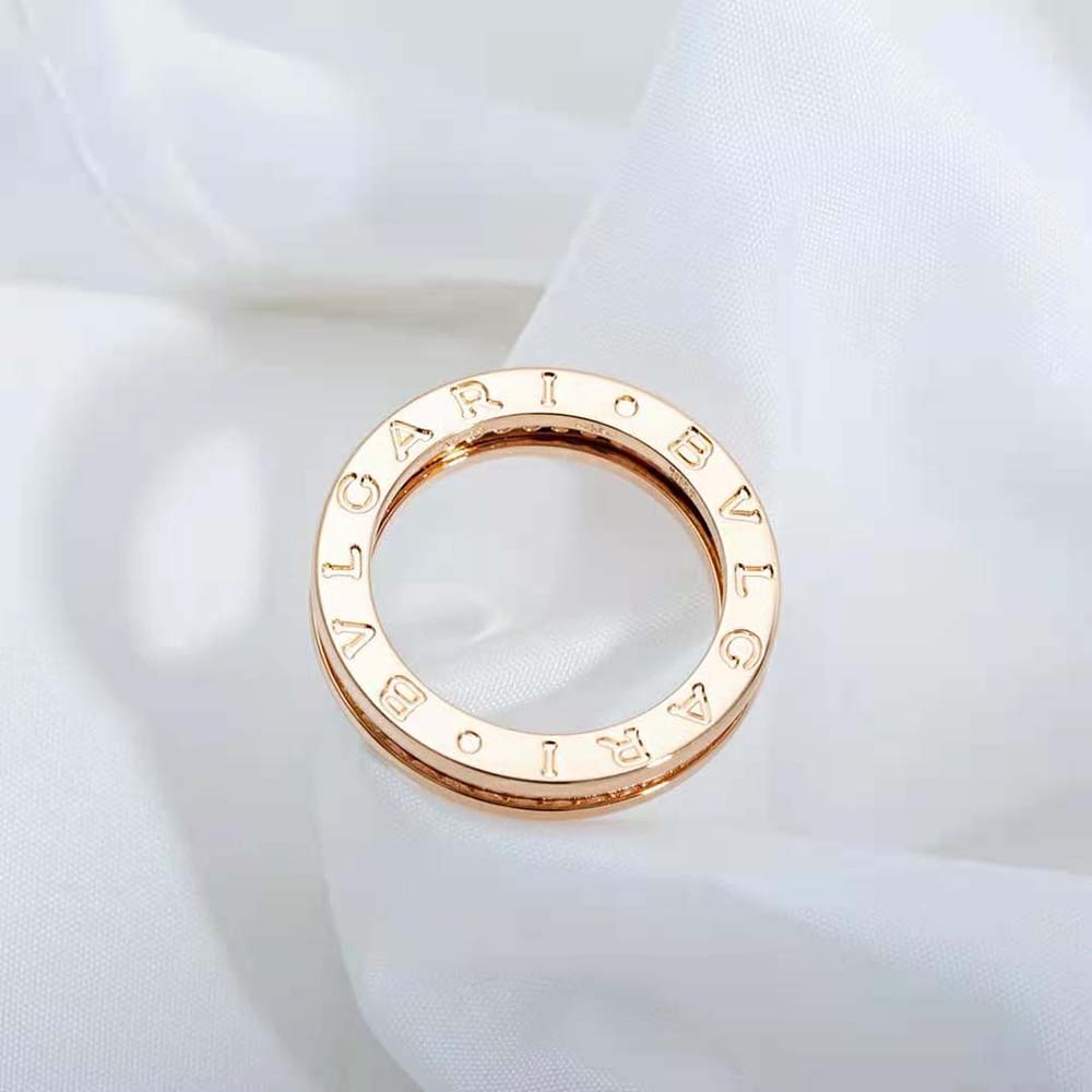 bvlgari women b.zero1 one-band ring in 18 kt rose gold set with pave Di*m*nds on the spiral