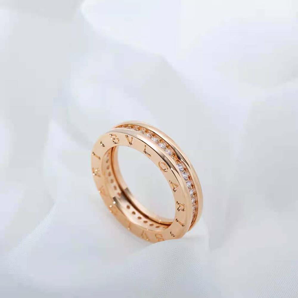 bvlgari women b.zero1 one-band ring in 18 kt rose gold set with pave Di*m*nds on the spiral