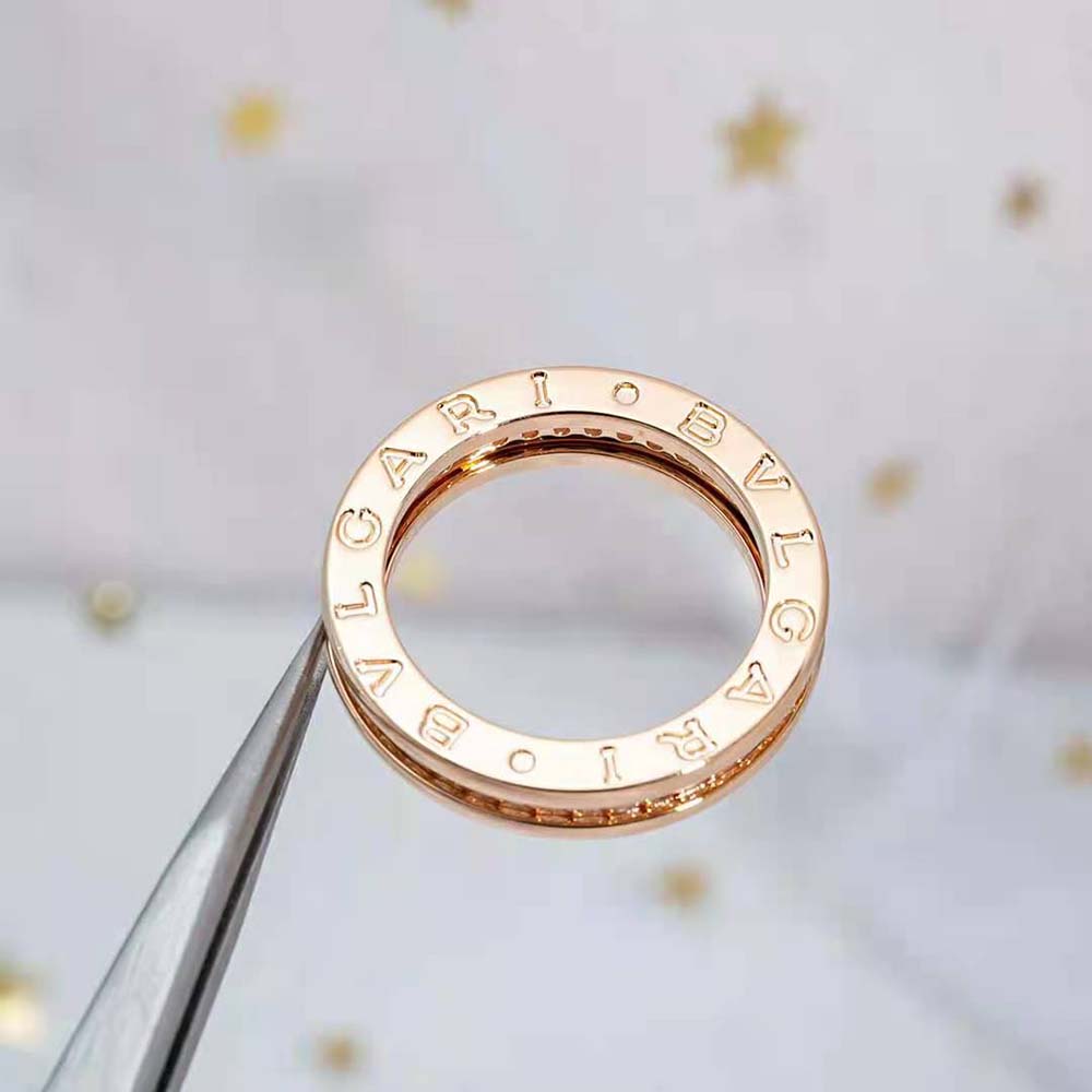 bvlgari women b.zero1 one-band ring in 18 kt rose gold set with pave Di*m*nds on the spiral
