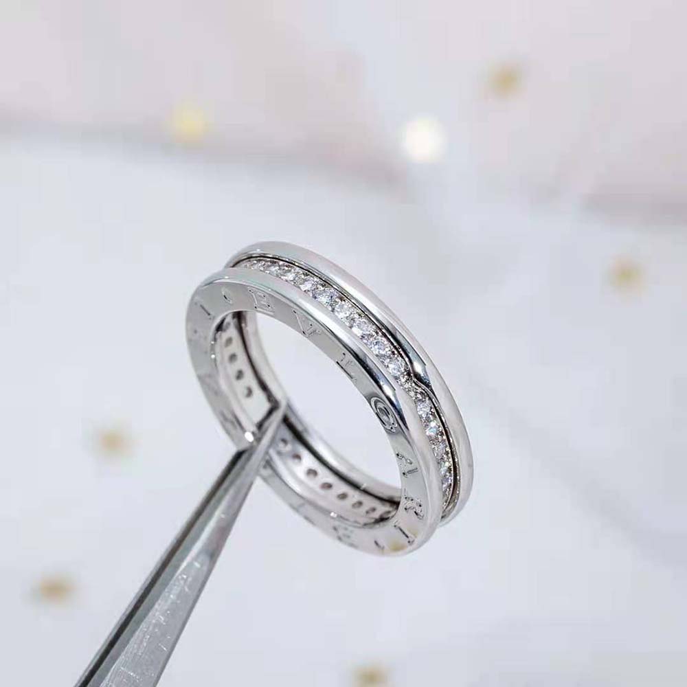 bvlgari women b.zero1 one-band ring in 18 kt white gold set with pave Di*m*nds on the spiral
