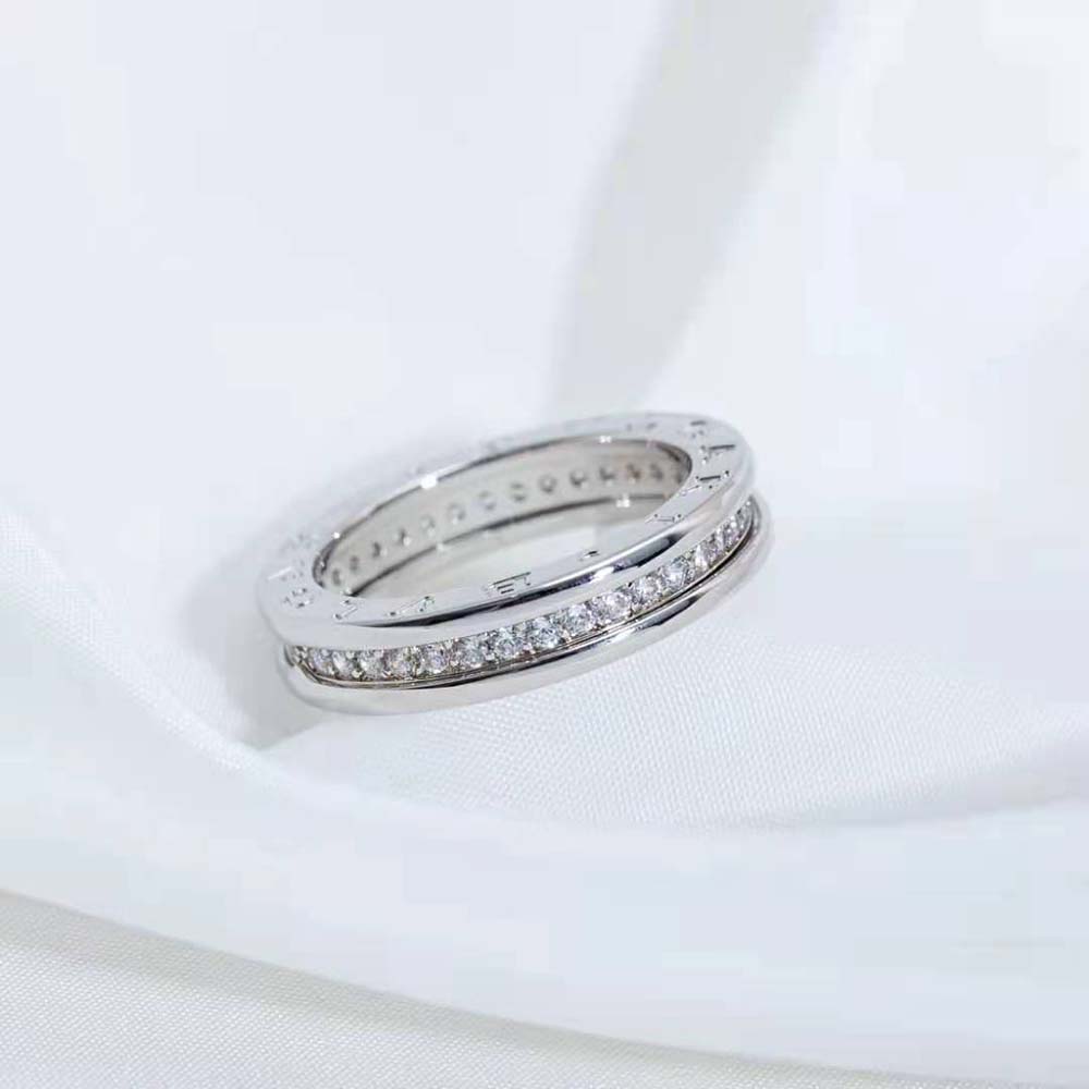 bvlgari women b.zero1 one-band ring in 18 kt white gold set with pave Di*m*nds on the spiral