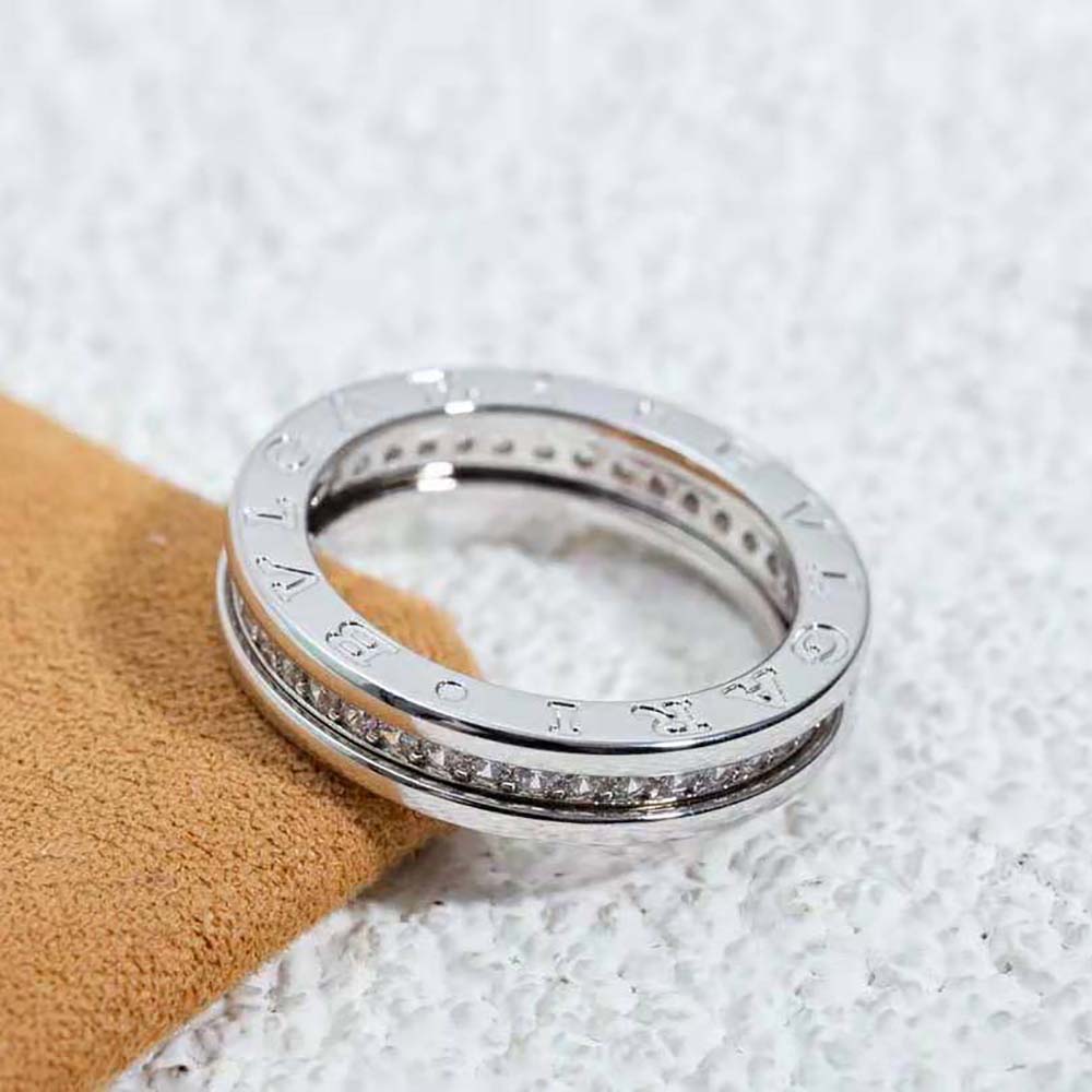 bvlgari women b.zero1 one-band ring in 18 kt white gold set with pave Di*m*nds on the spiral
