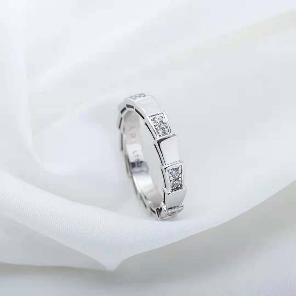 Bvlgari Women Use of Unconventional Materials Serpenti Viper Ring-Silver