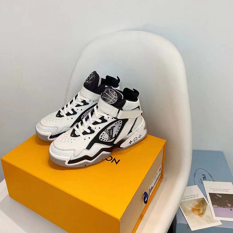 Louis Vuitton LV Unisex Trainer 2 Sneaker White Calf Leather Rubber Outsole