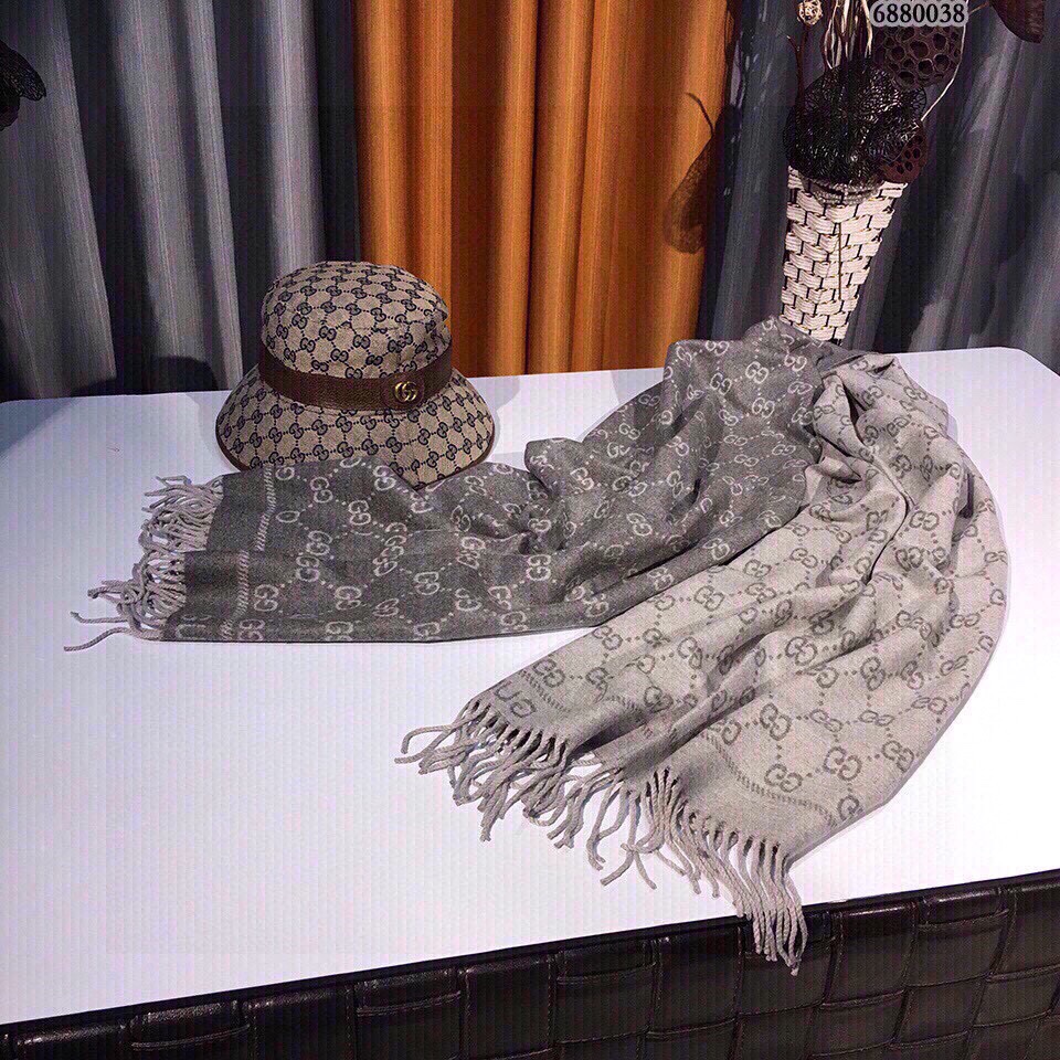 G*u*i unisex gg jacquard knitted scarf silver light grey gg fringe edges