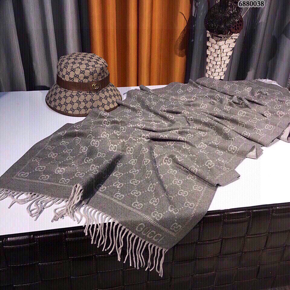 G*u*i unisex gg jacquard knitted scarf silver light grey gg fringe edges