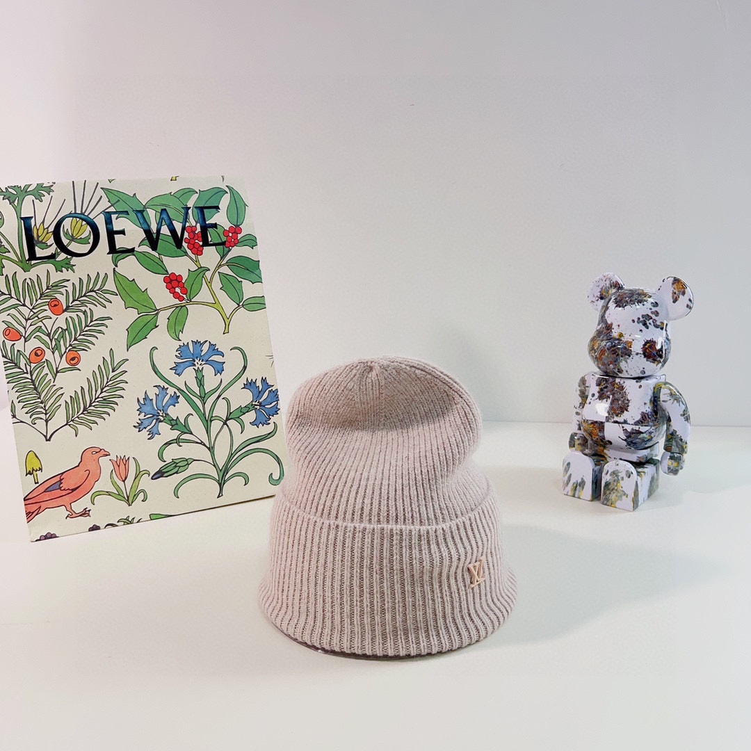 Louis Vuitton Unisex LV Ahead Beanie One Size Crème Beige Cashmere Enamel Initials