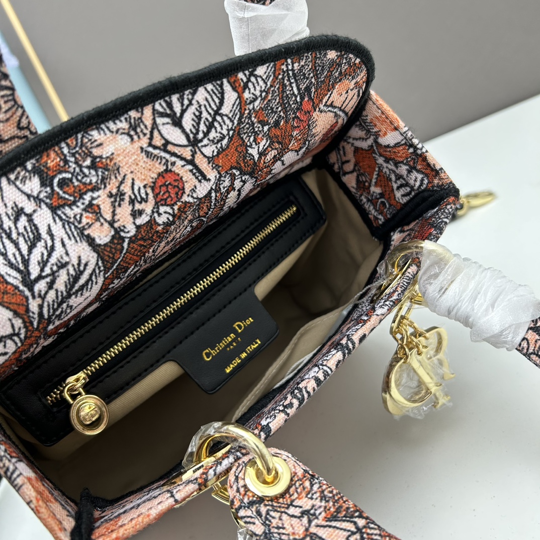Dior Women CD Medium Lady D-Lite Bag Powder Pink Dior Jardin Magique Embroidery