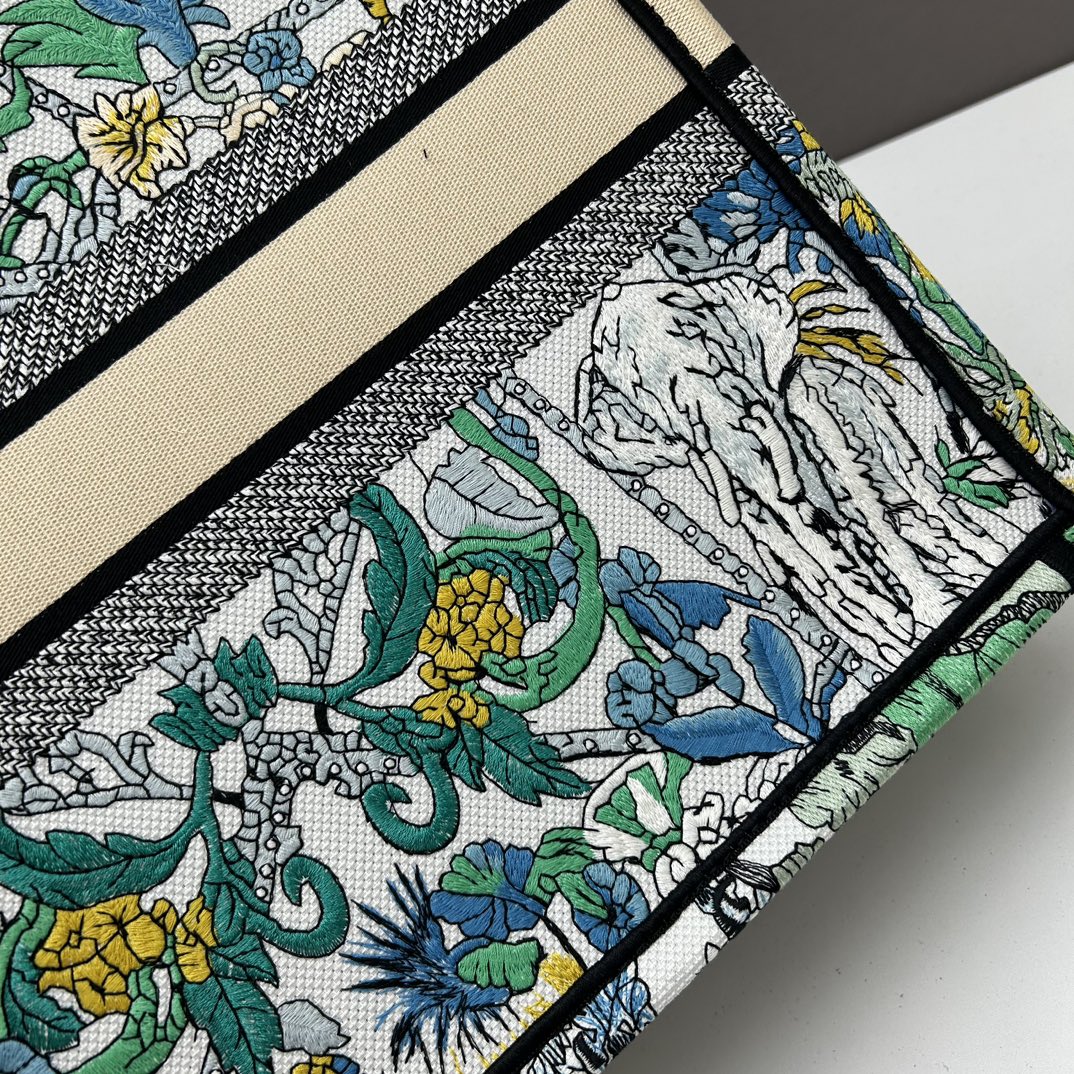 Dior Unisex CD Medium Dior Book Tote White Multicolor Étoile De Voyage Embroidery