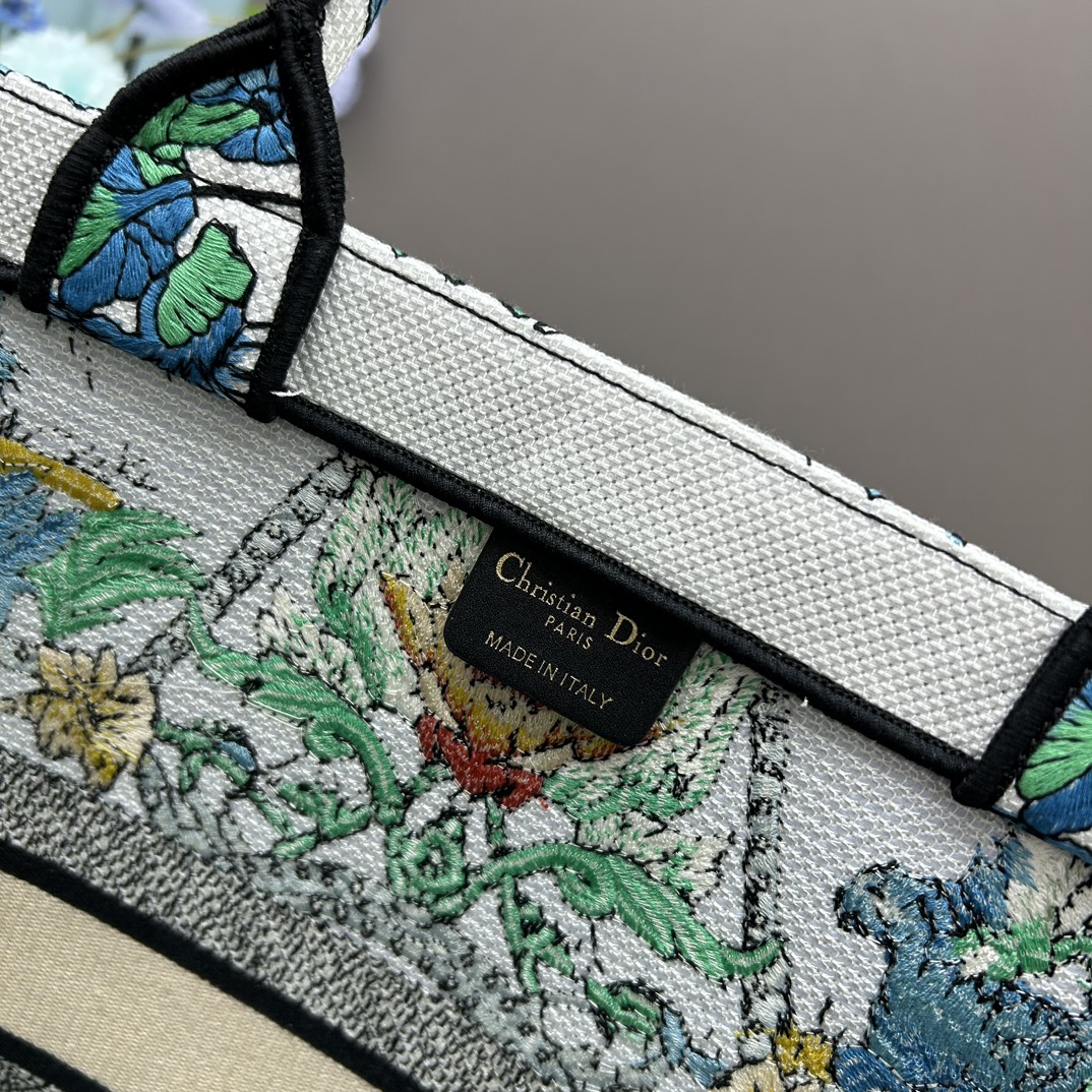 Dior Unisex CD Medium Dior Book Tote White Multicolor Étoile De Voyage Embroidery