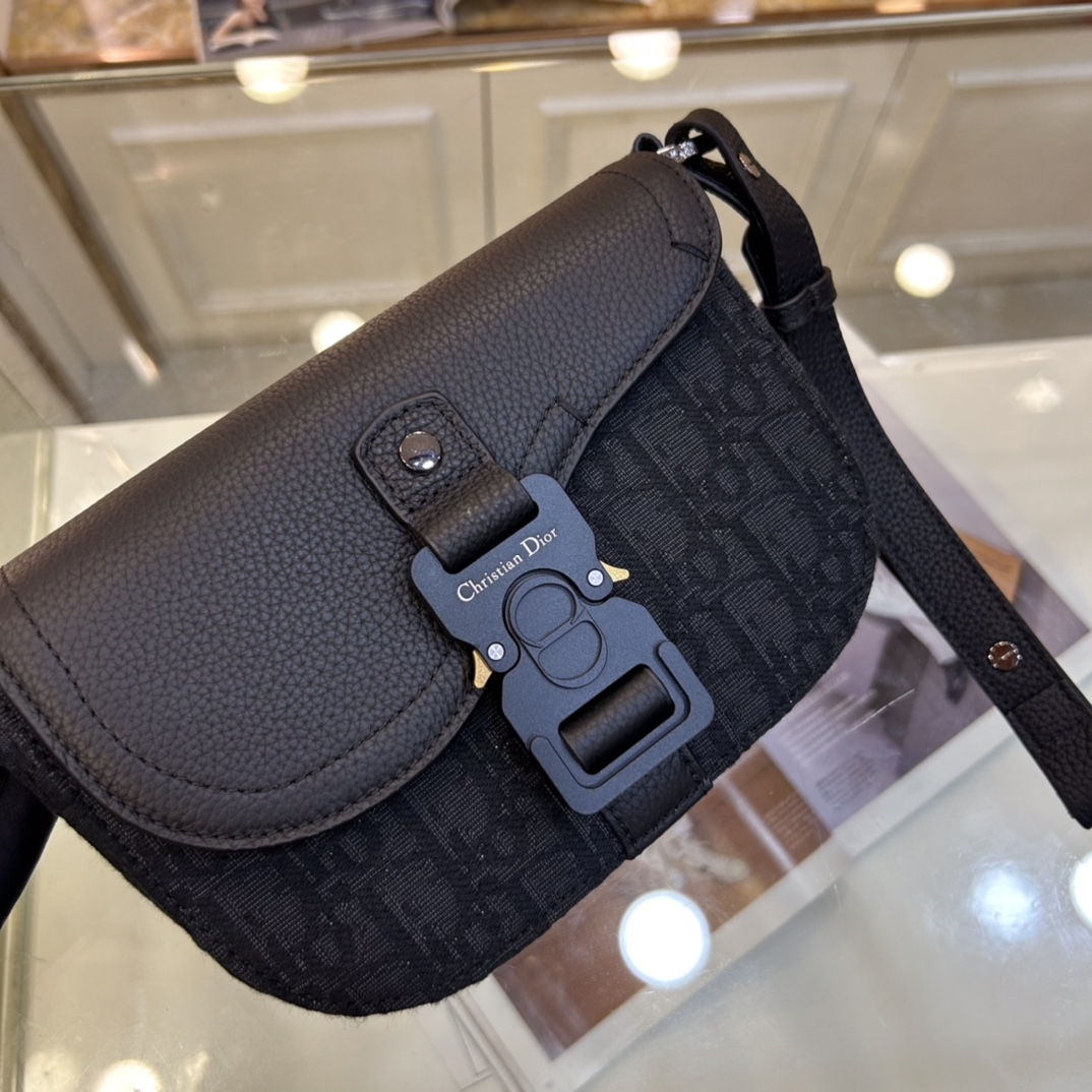 Dior Unisex CD Saddle Pouch Strap Black Dior Oblique Jacquard Grained Calfskin