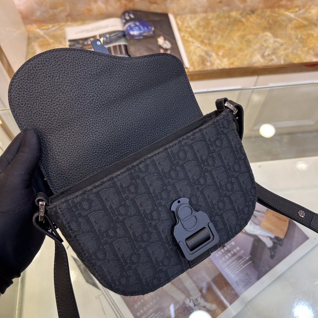 Dior Unisex CD Saddle Pouch Strap Black Dior Oblique Jacquard Grained Calfskin