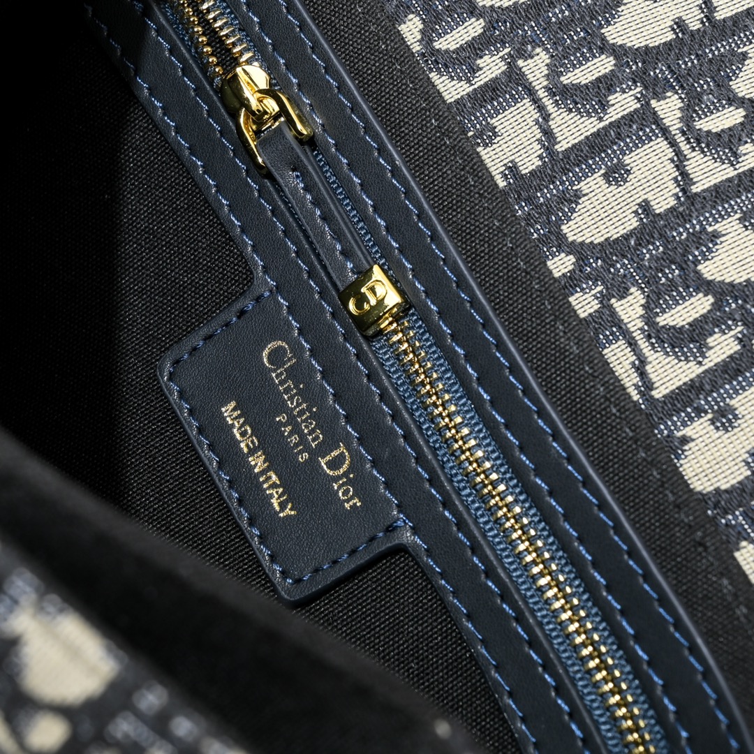 Dior Women CD Small 30 Montaigne Avenue Bag Blue Dior Oblique Jacquard