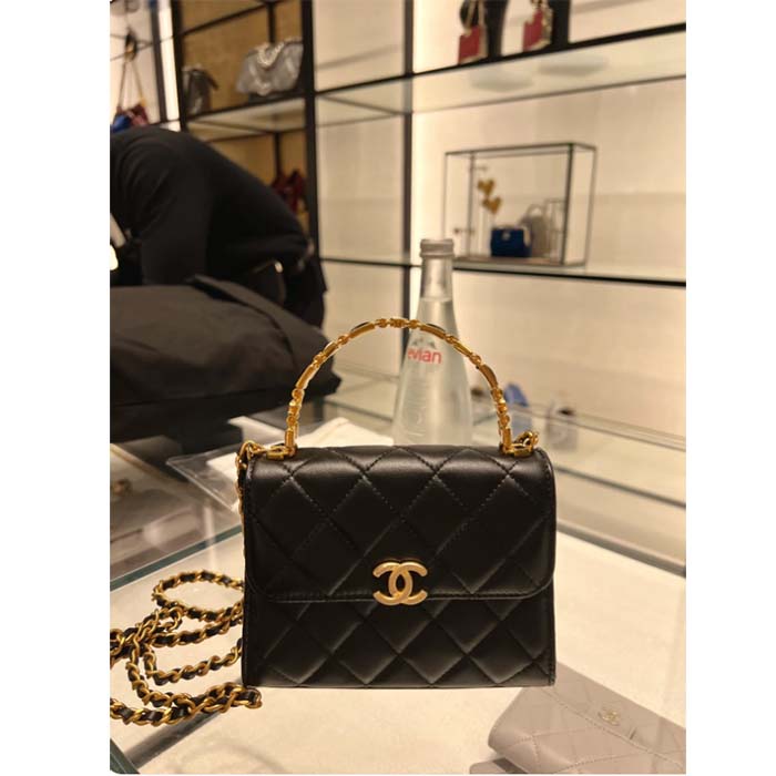 Chanel Women Kelly 22 Flap Bag in Calfskin Leather-Black