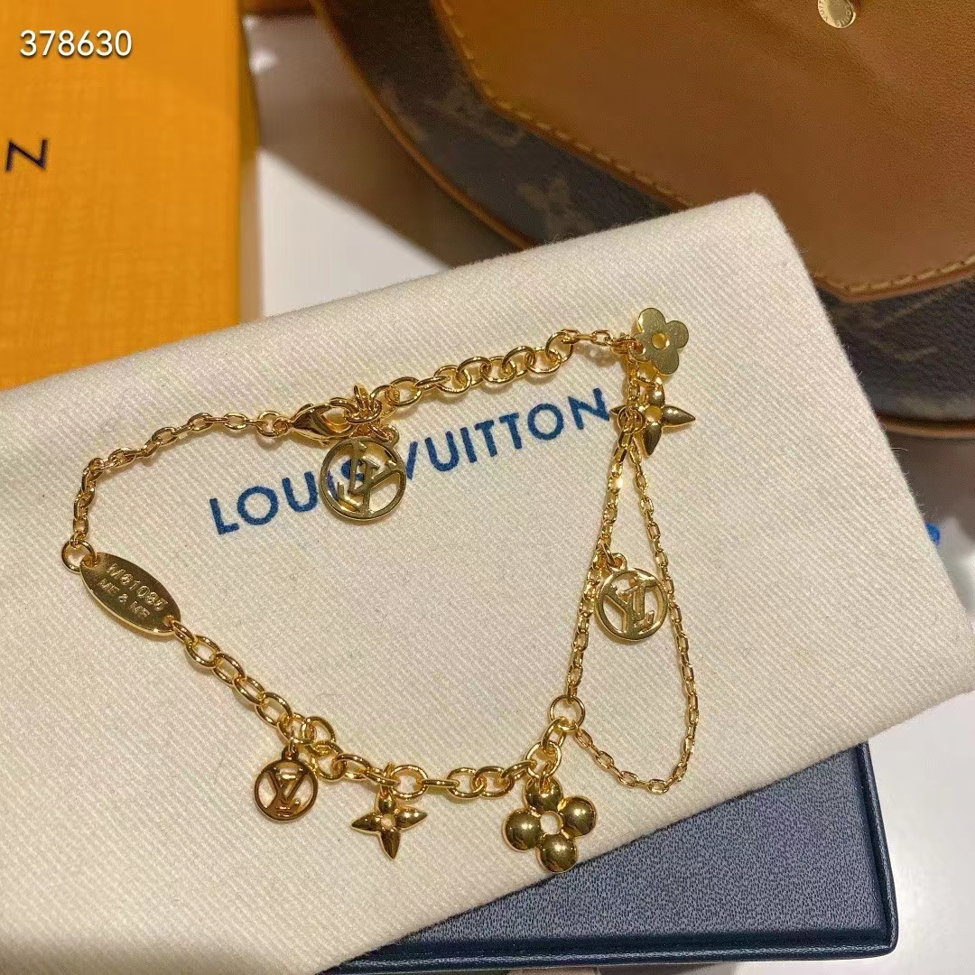 Louis Vuitton Women LV Blooming Supple Necklace Brass Monogram Flowers LV Circle