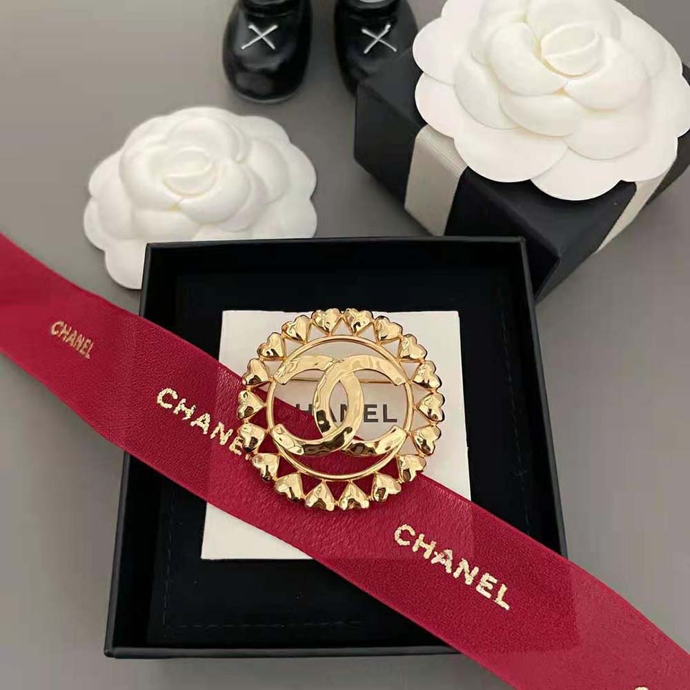 Chanel Women Brooch in Metal